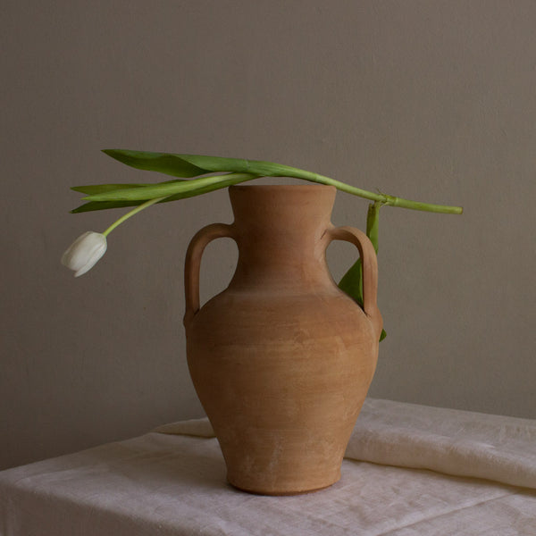 La Beata clay vase